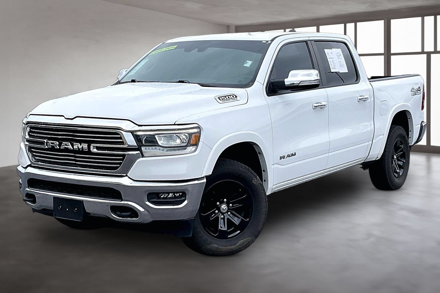 Used 2022 RAM 1500 Laramie w/ Off Road Group AWD/4WD video 3