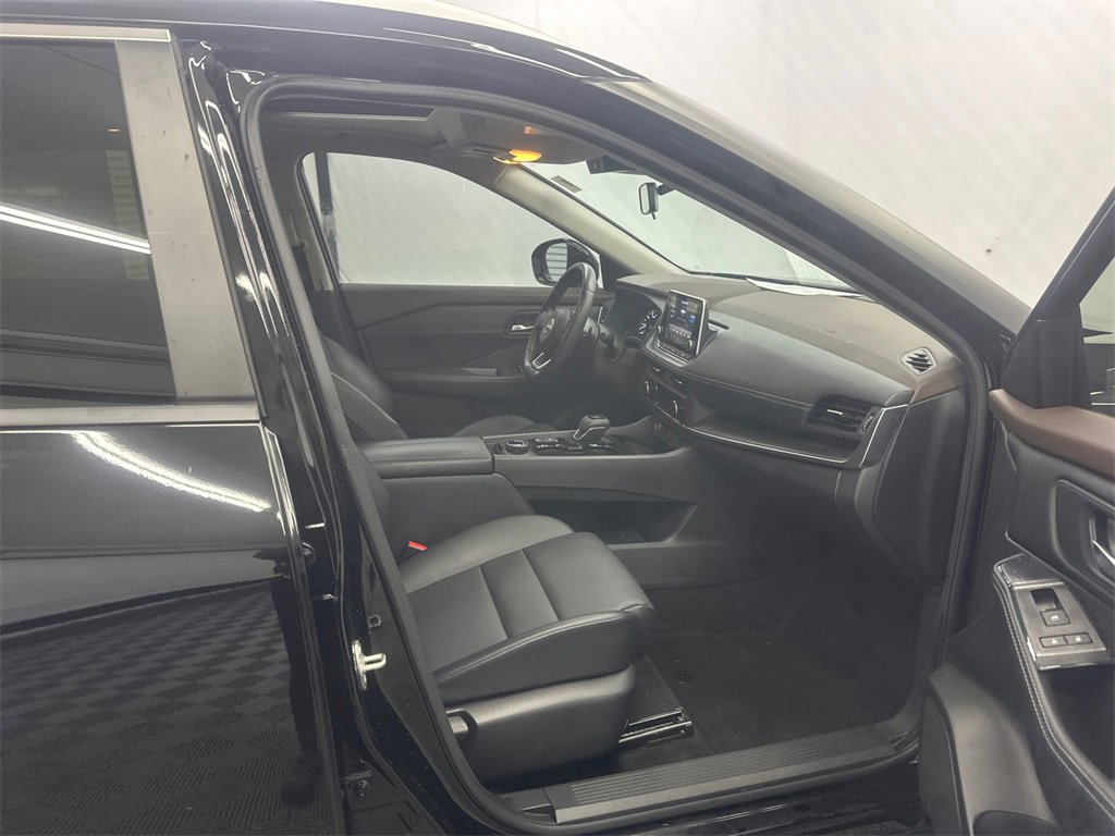 Used 2023 Nissan Rogue SV w/ SV Premium B Package image 14
