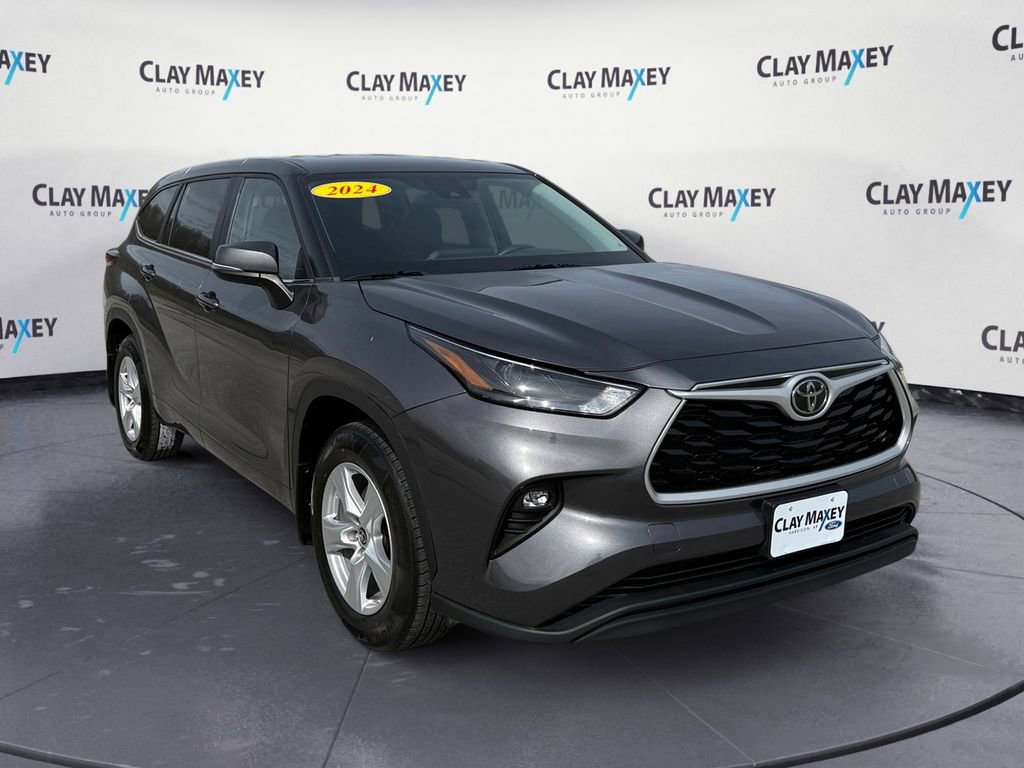 Used 2024 Toyota Highlander LE image 7