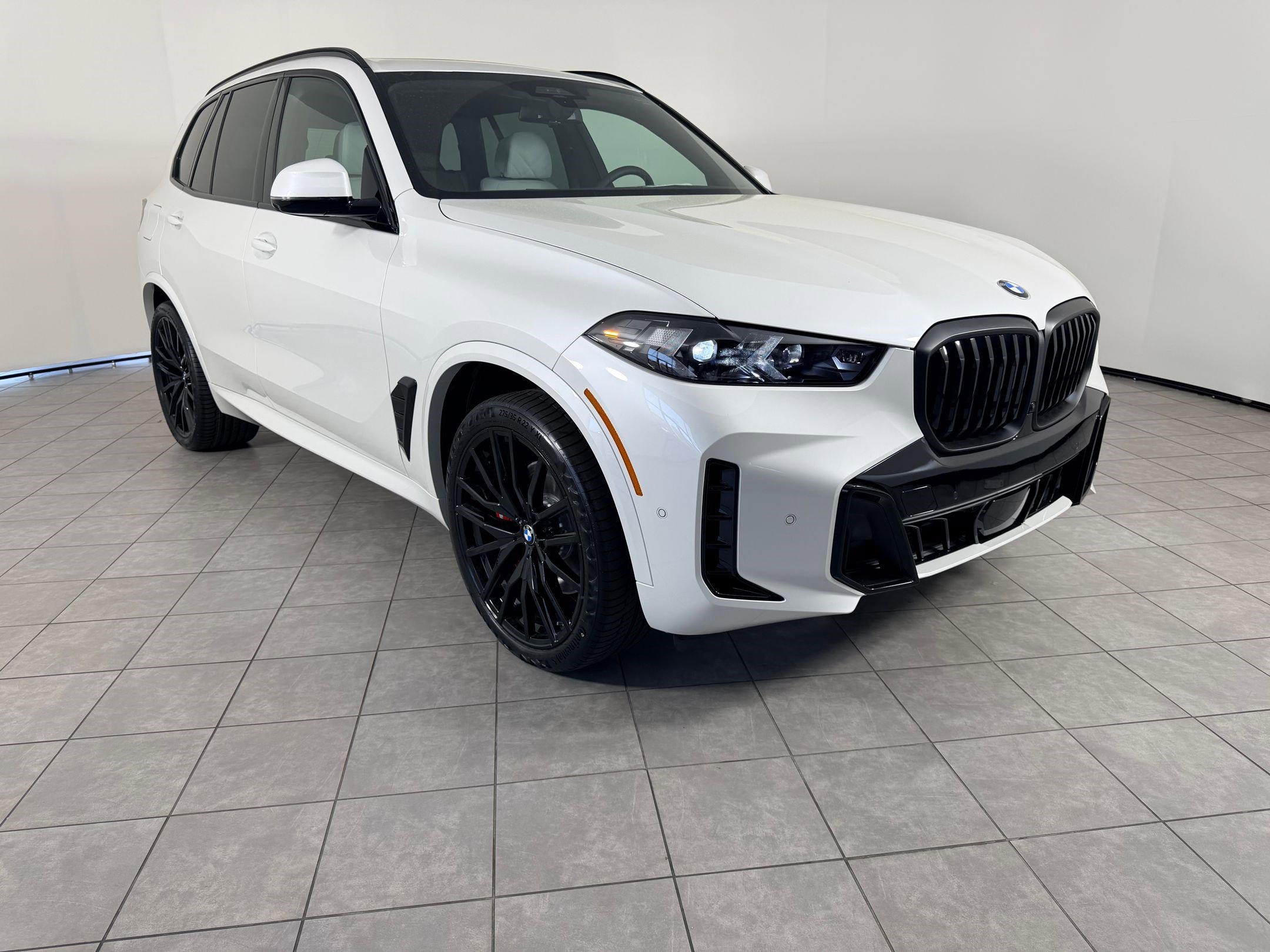 Used 2026 BMW X5 xDrive40i w/ M Sport Package AWD/4WD image 7