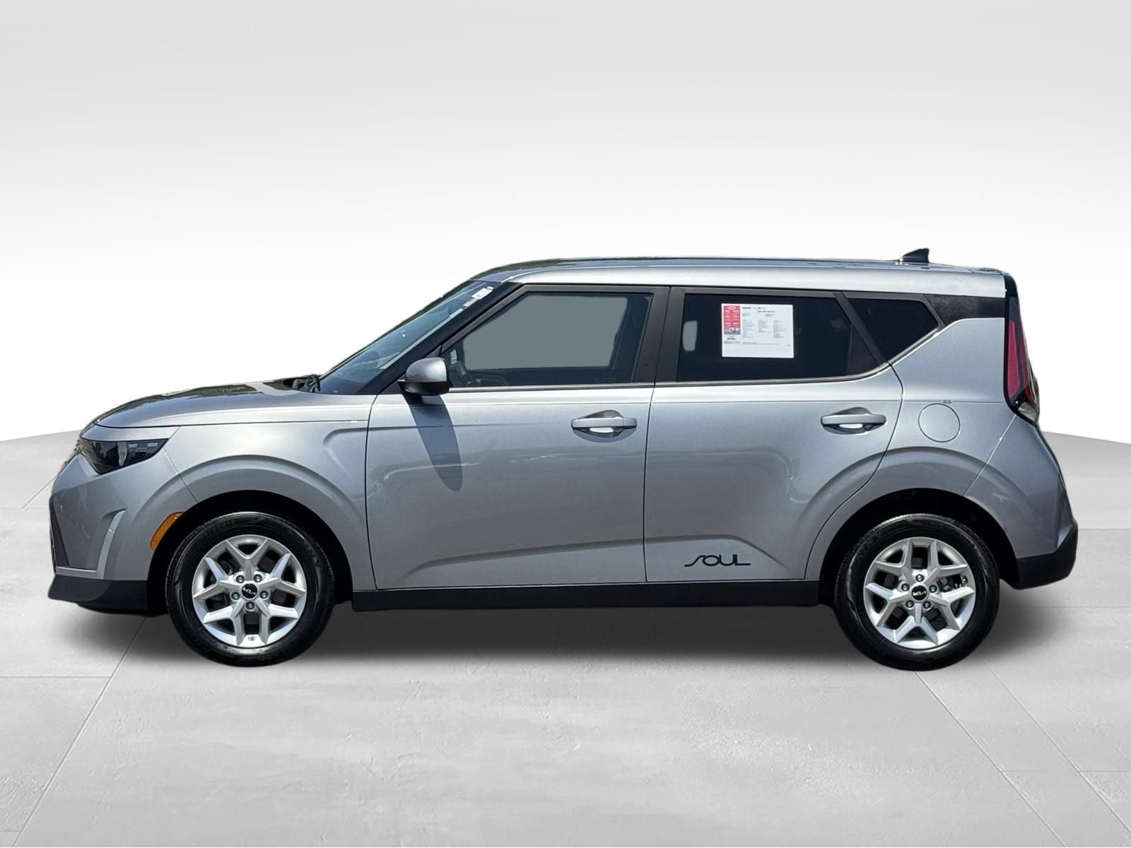 Used 2024 Kia Soul LX w/ Option Group 015 FWD image 8