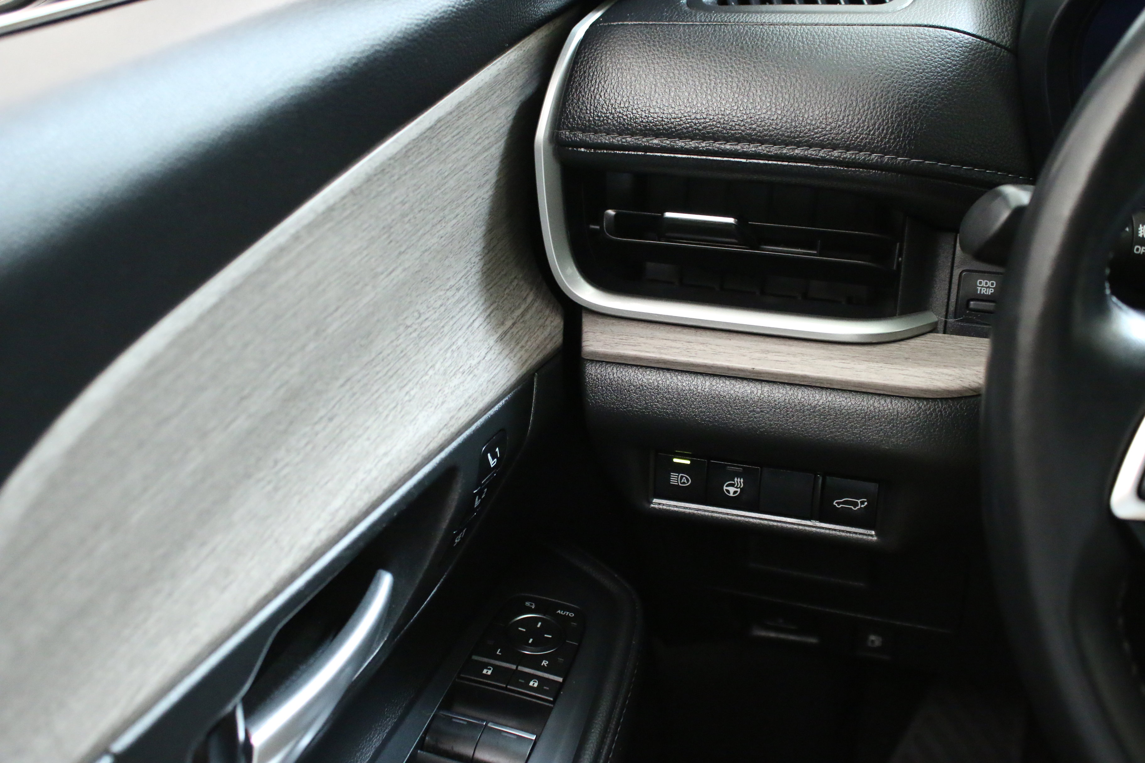 Used 2024 Toyota Grand Highlander Limited image 16