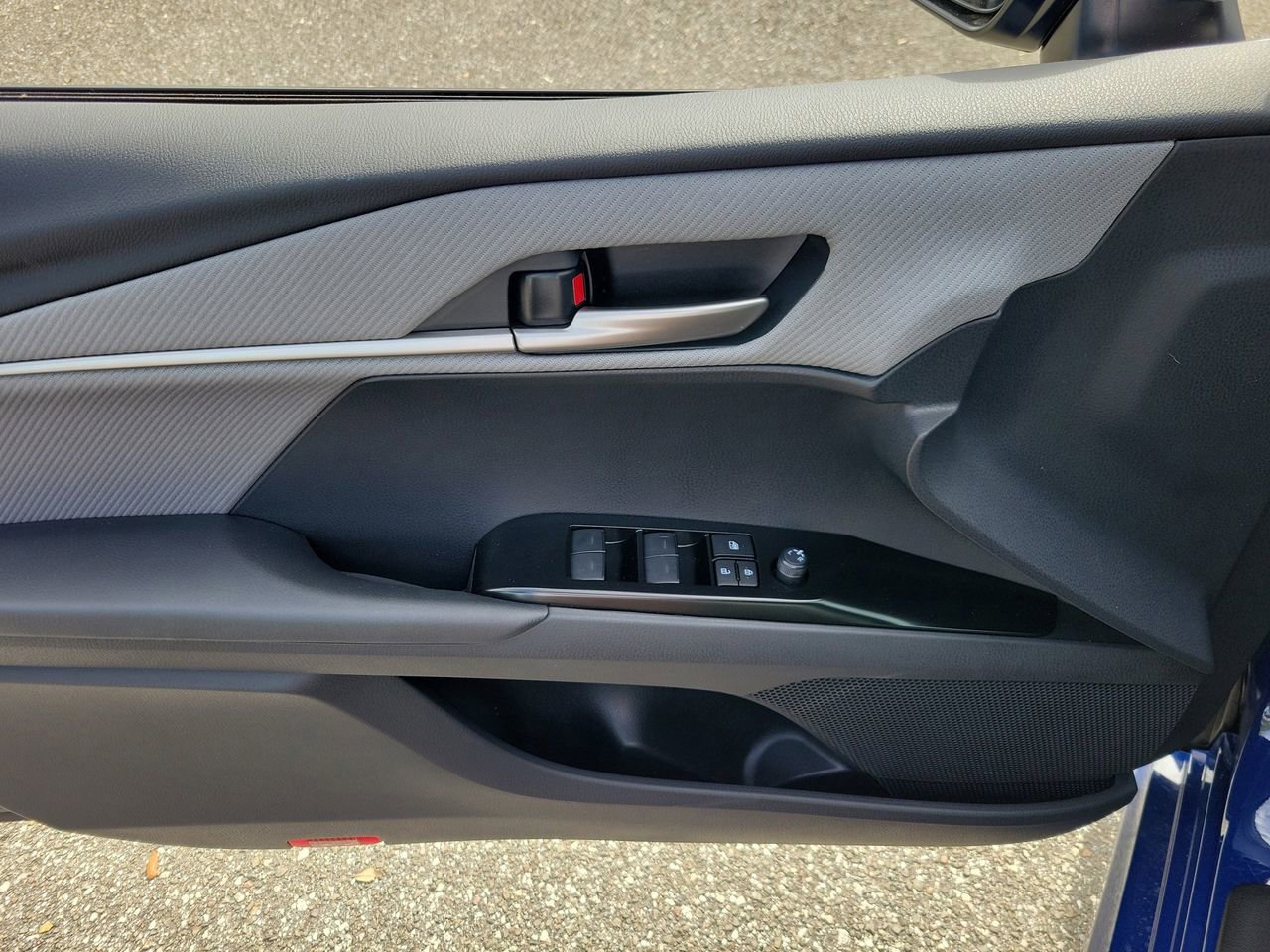 Used 2026 Toyota Camry SE FWD image 14