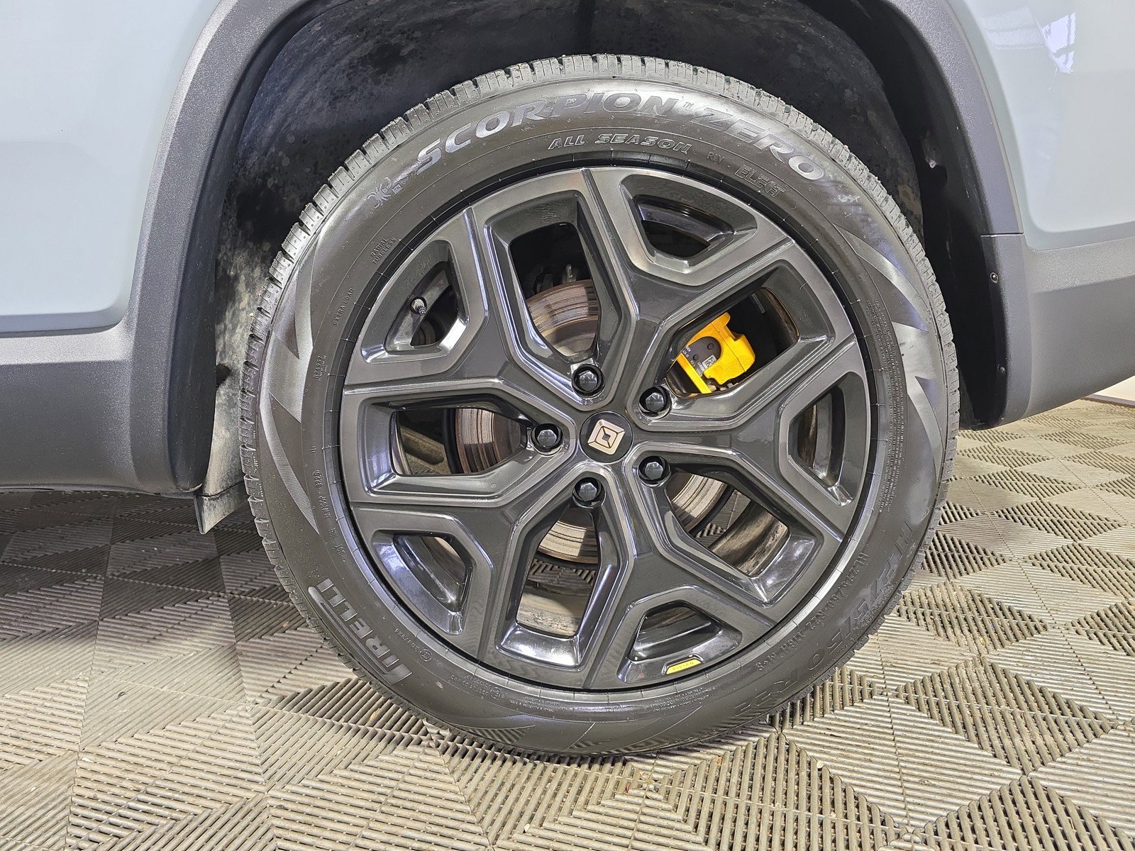 Used 2024 Rivian R1S Adventure AWD/4WD image 10