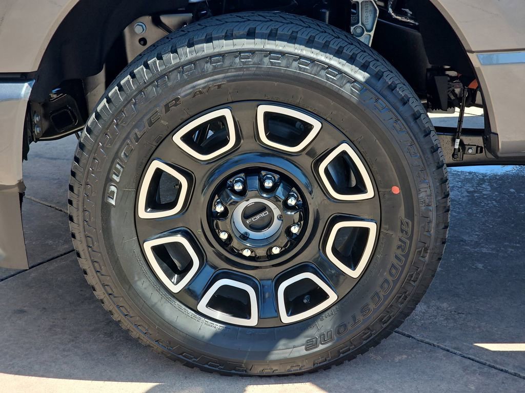 New 2026 Ford F350 Platinum w/ FX4 Off-Road Package image 37