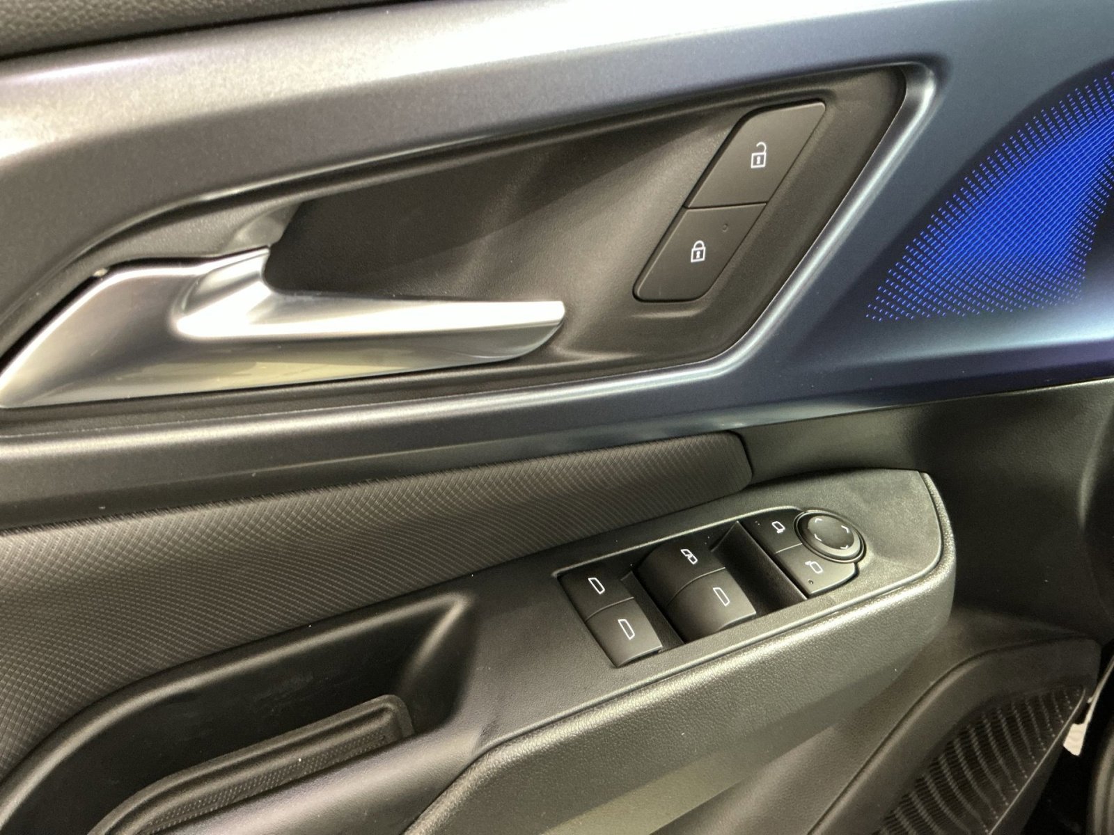 New 2026 Chevrolet Equinox EV LT image 23