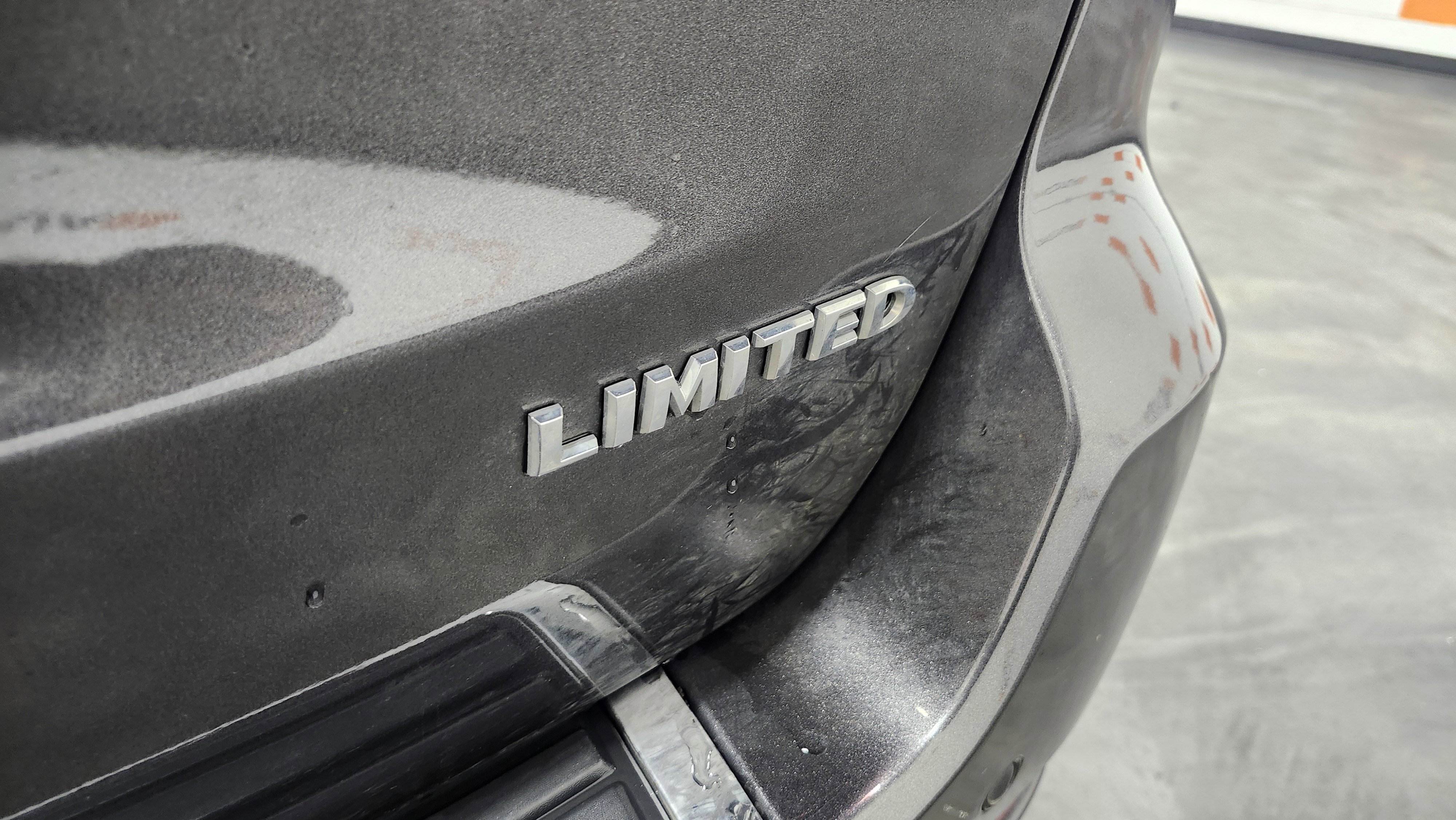 Used 2015 Jeep Grand Cherokee Limited w/ Luxury Group II image 23