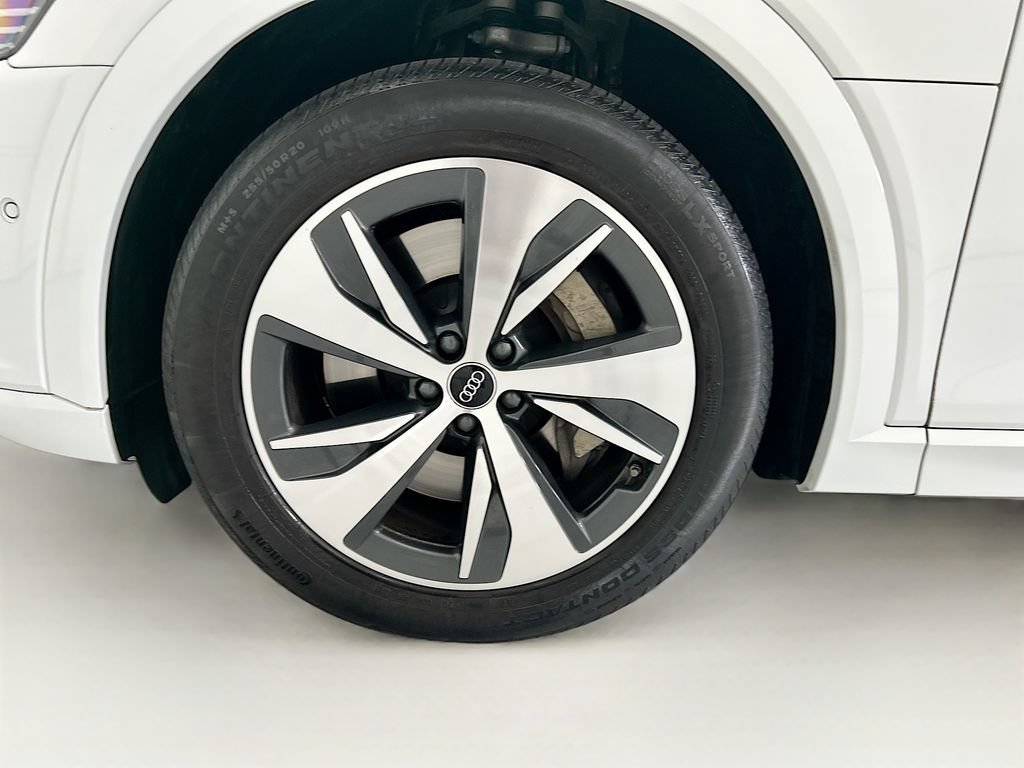 Certified 2024 Audi Q8 e-tron Premium Plus w/ Premium Plus Package AWD/4WD image 29