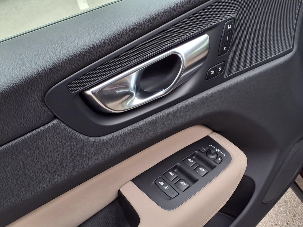 New 2026 Volvo XC60 B5 Core w/ Climate Package AWD/4WD image 9