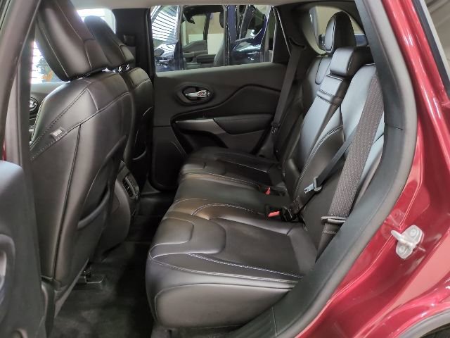 Used 2019 Jeep Cherokee Latitude Plus w/ Cold Weather Group AWD/4WD image 12