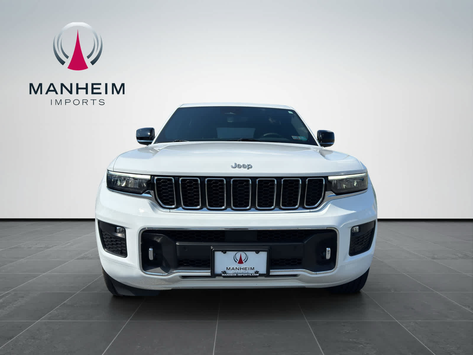 Used 2024 Jeep Grand Cherokee Overland AWD/4WD image 2