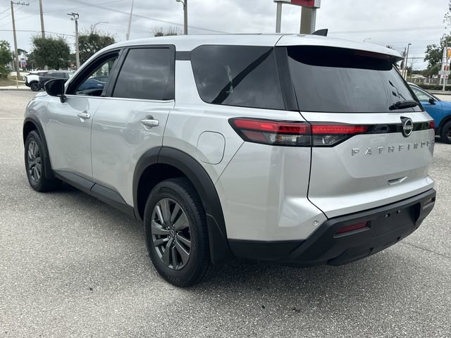 Used 2024 Nissan Pathfinder S image 10
