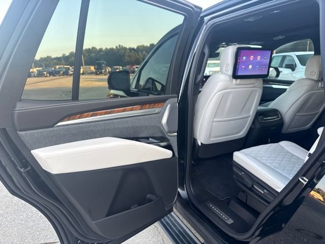 Used 2026 Cadillac Escalade Platinum Sport w/ LPO, ONYX Package AWD/4WD image 15