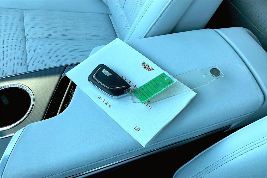 Certified 2024 Cadillac Lyriq Luxury RWD image 33