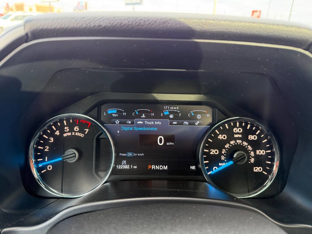 Used 2017 Ford F150 Platinum w/ Equipment Group 701A Luxury AWD/4WD image 24