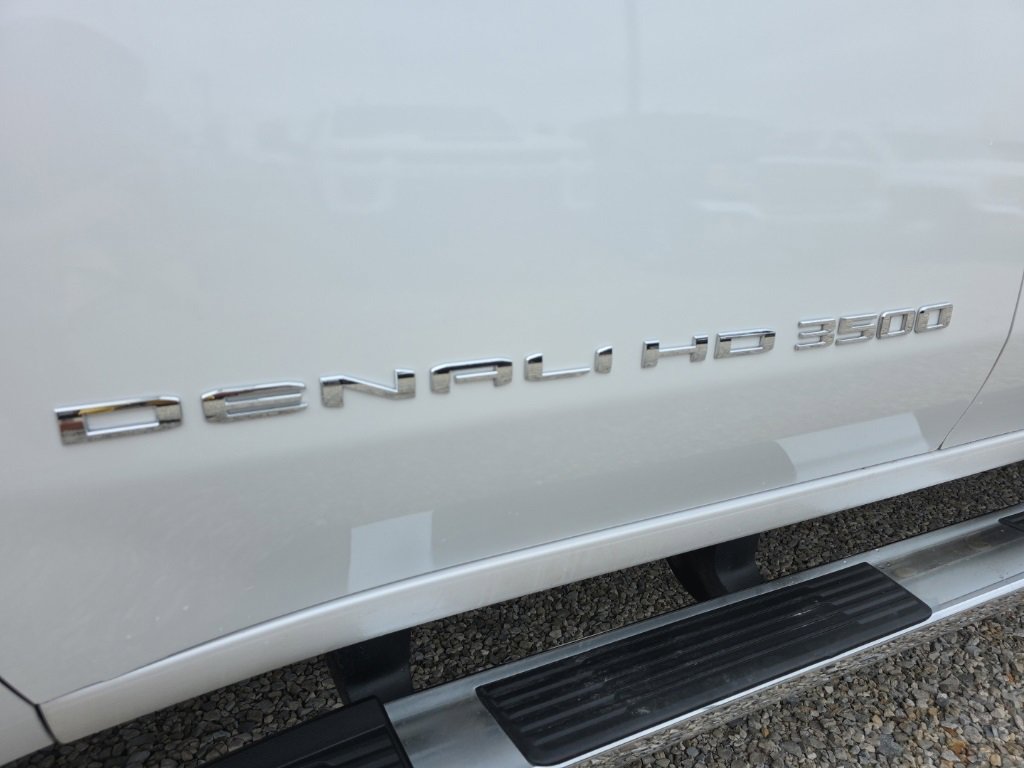 Used 2023 GMC Sierra 3500 Denali w/ Denali Ultimate Package image 10