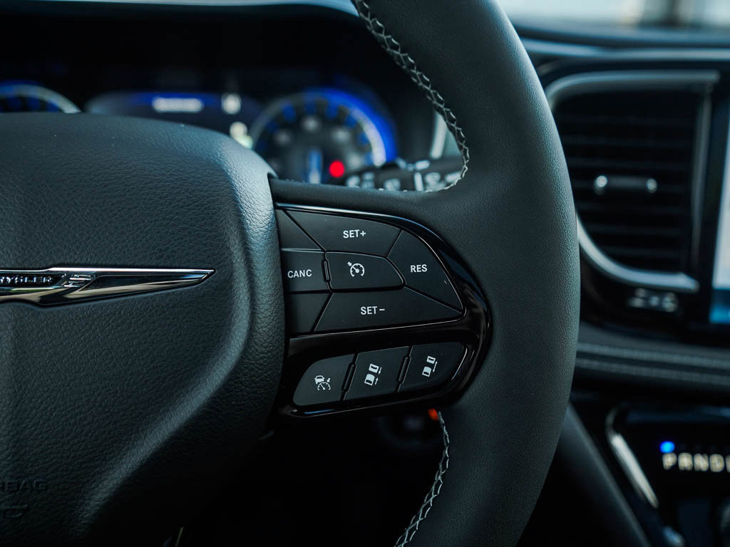 New 2026 Chrysler Pacifica Limited image 23