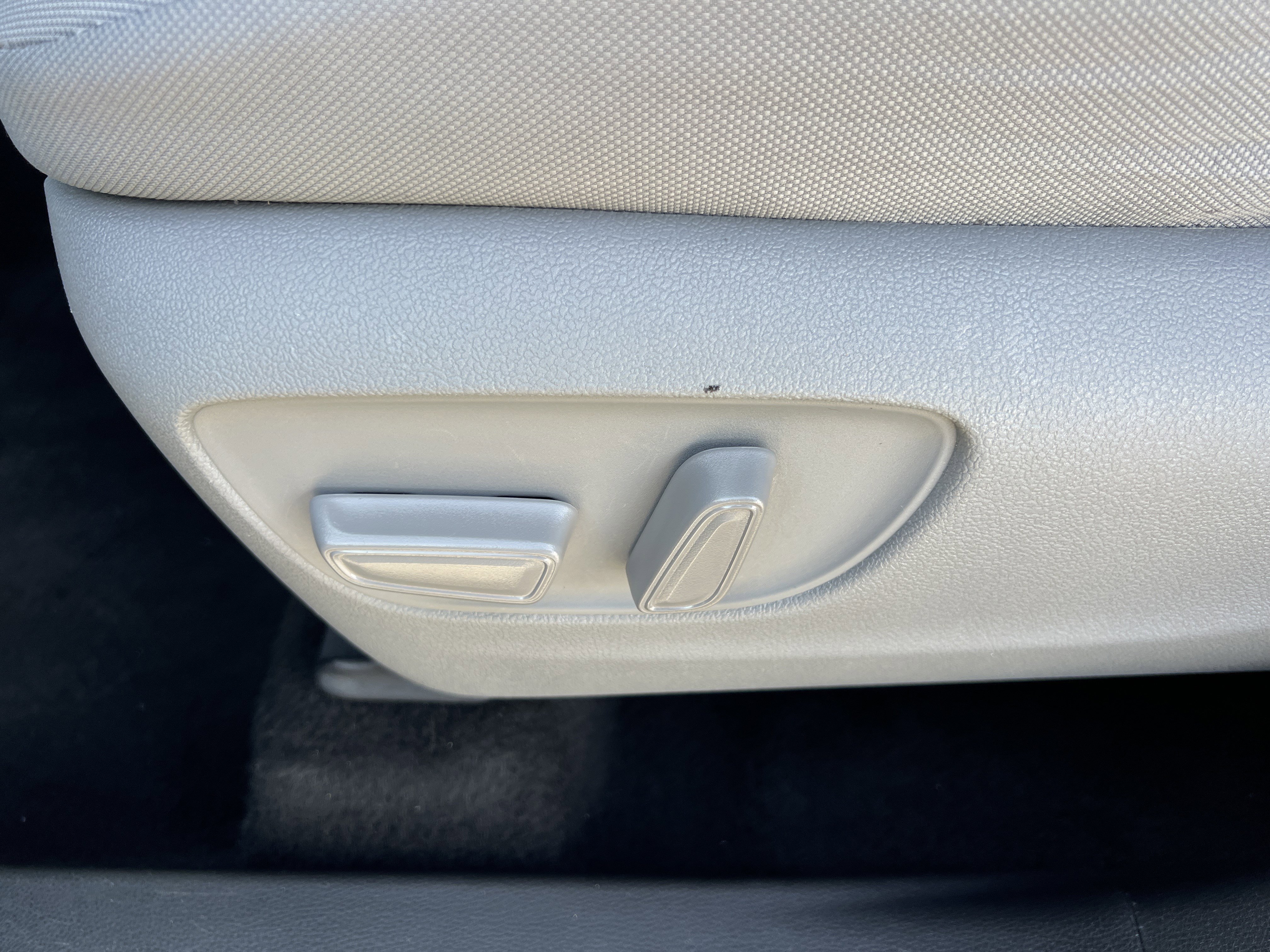 Used 2023 Toyota Highlander L image 29