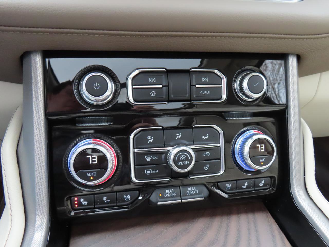 Used 2024 GMC Yukon Denali w/ Advanced Technology Package image 32