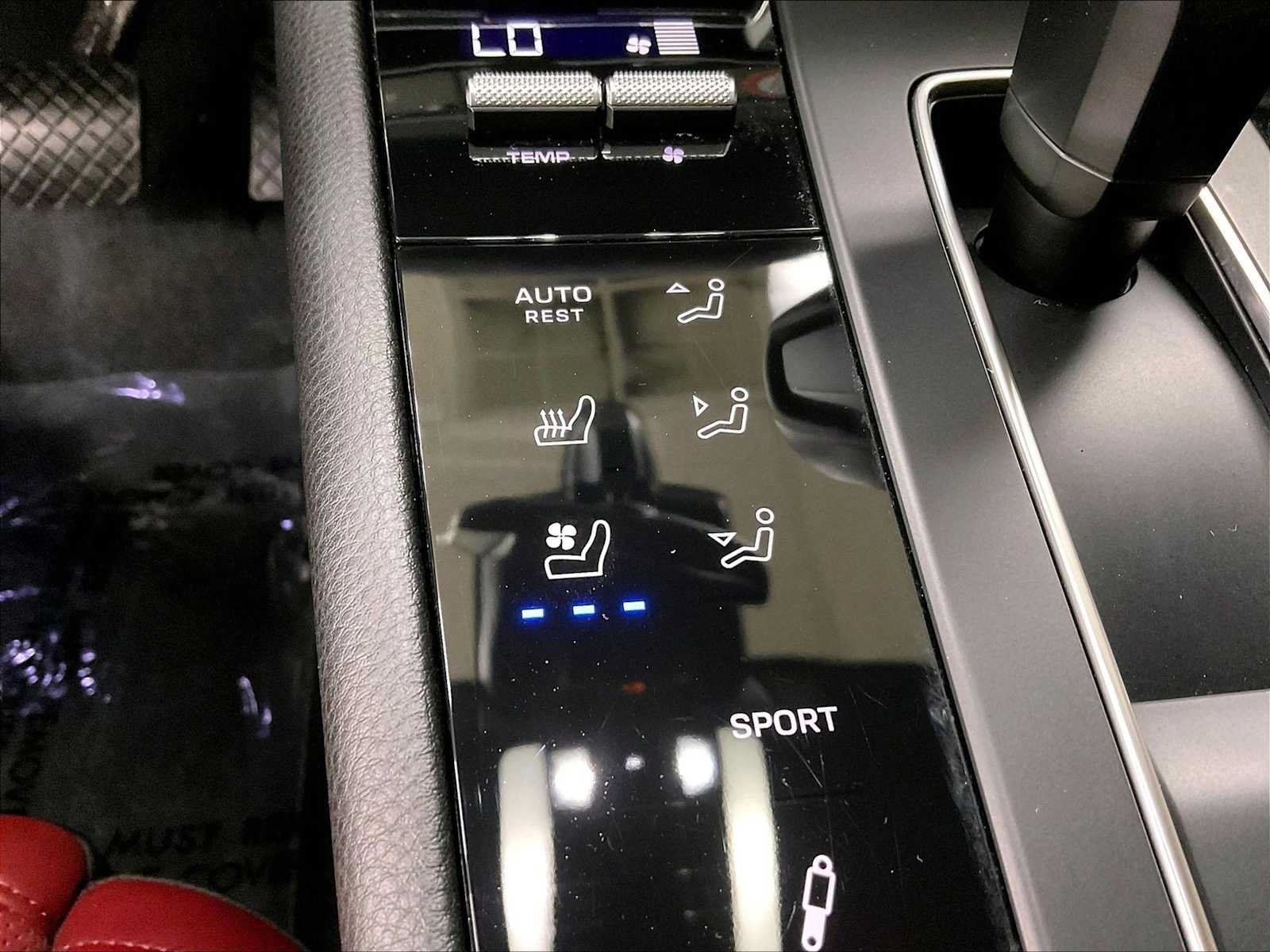 Certified 2024 Porsche Macan S AWD/4WD image 37