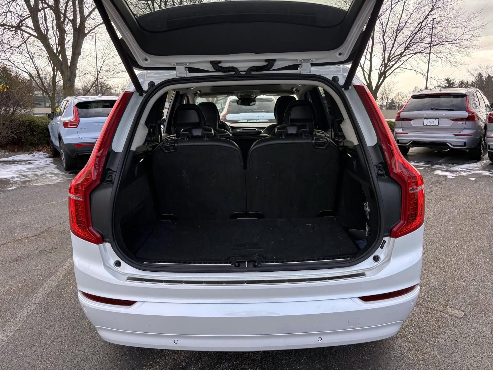 Used 2023 Volvo XC90 B5 Core w/ Protection Package Premier image 9