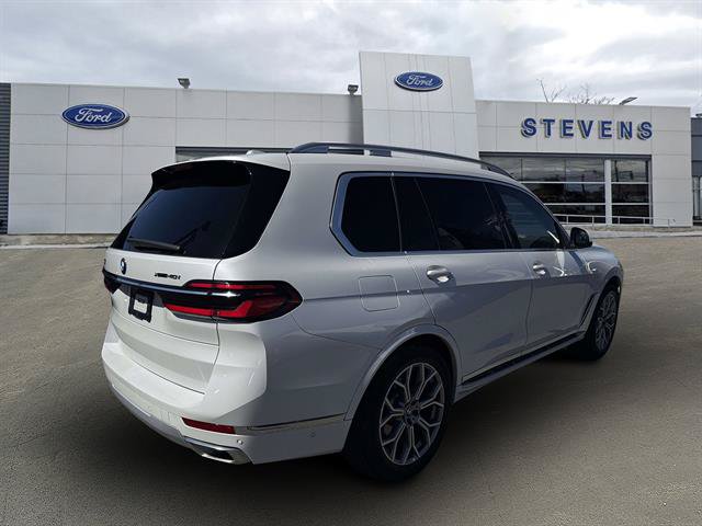 Used 2024 BMW X7 xDrive40i w/ Premium Package AWD/4WD image 3