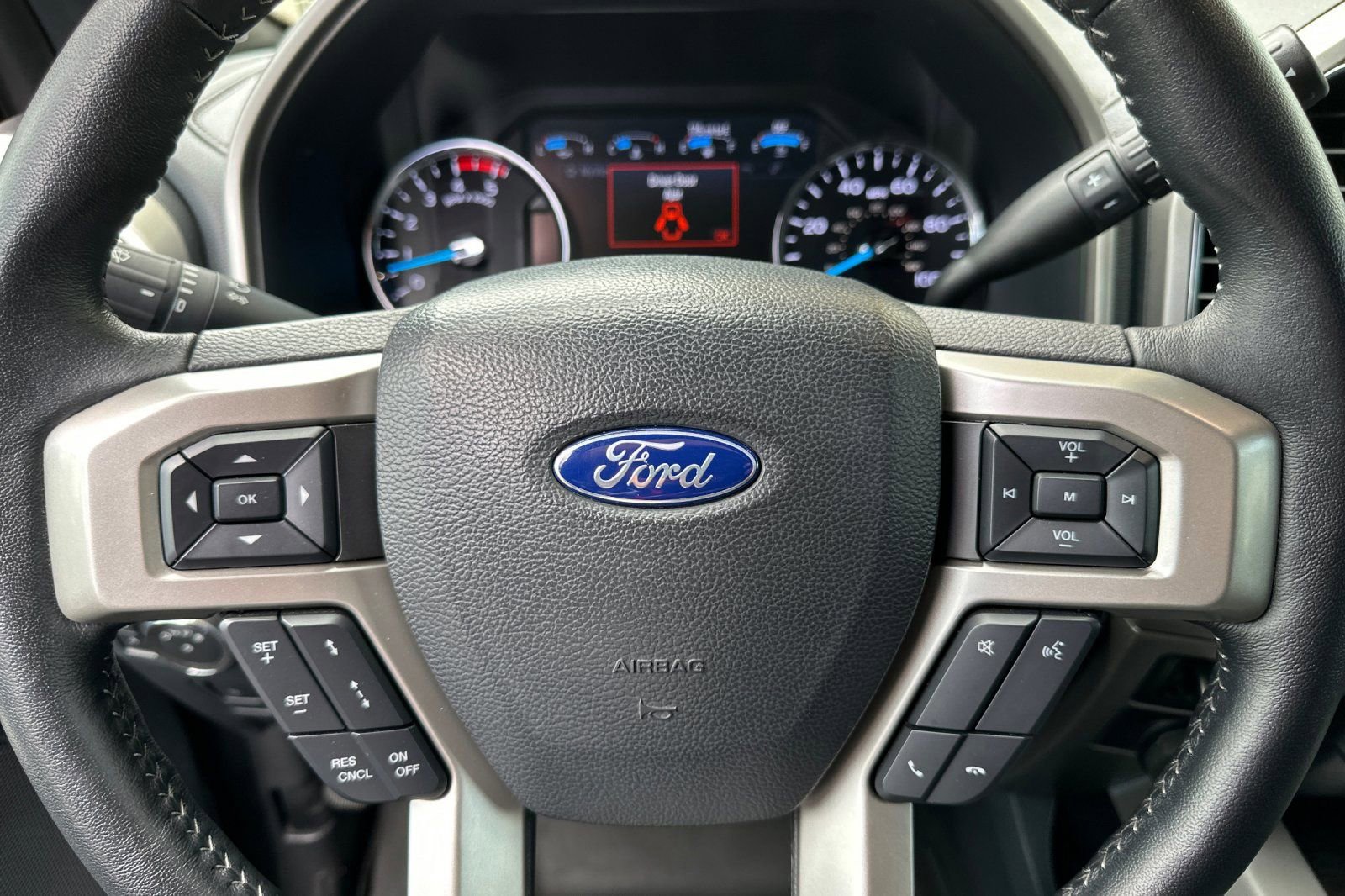 Used 2022 Ford F250 Lariat w/ Black Appearance Package AWD/4WD image 24