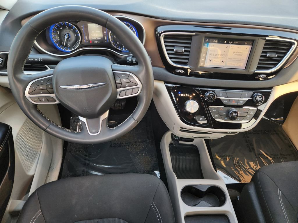 Used 2023 Chrysler Voyager LX image 27