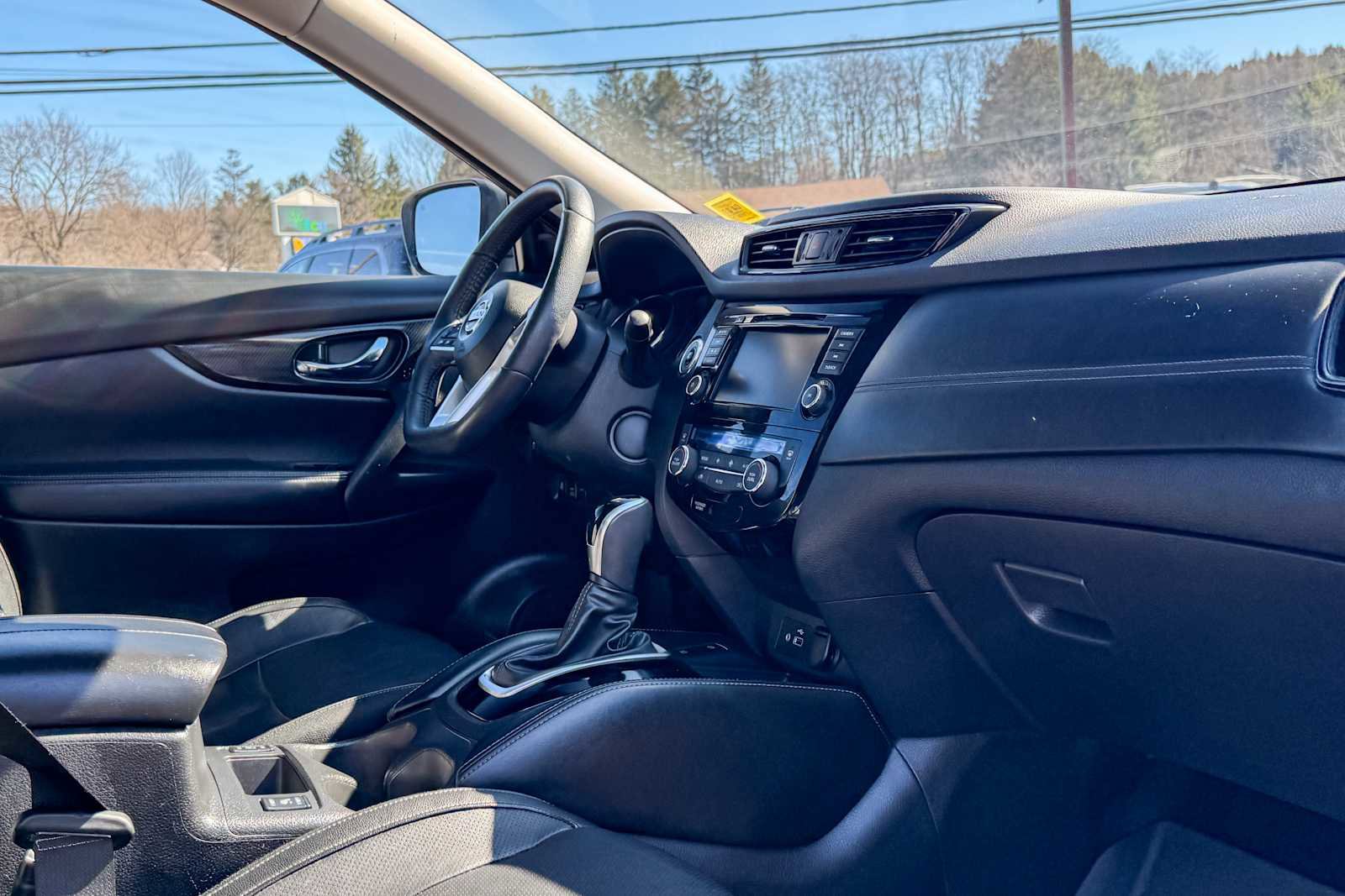 Used 2020 Nissan Rogue SL w/ Premium Package image 10