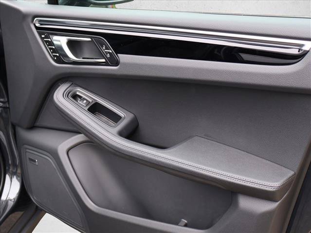 Used 2025 Porsche Macan S AWD/4WD image 30