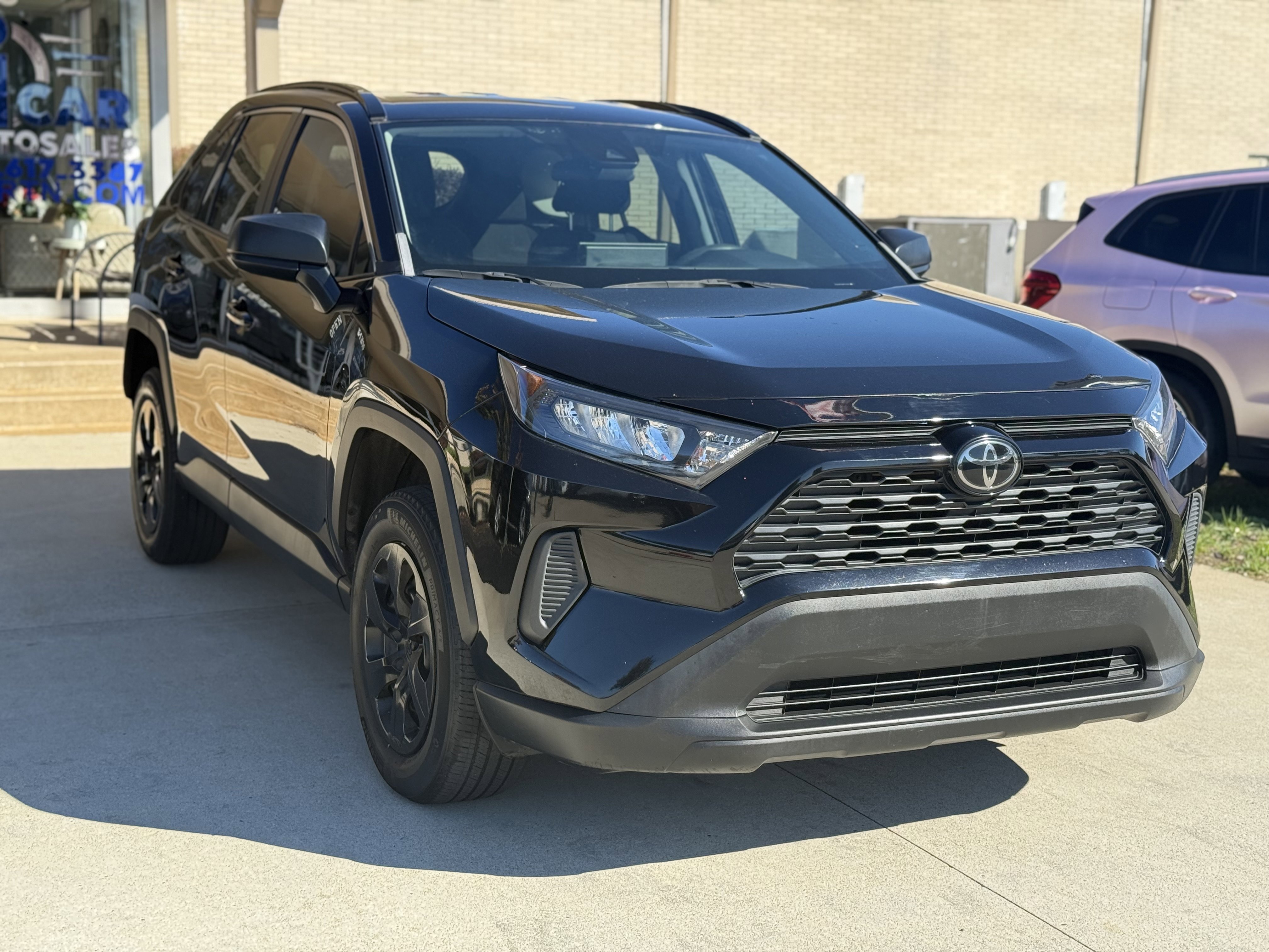 Used 2021 Toyota RAV4 LE image 3