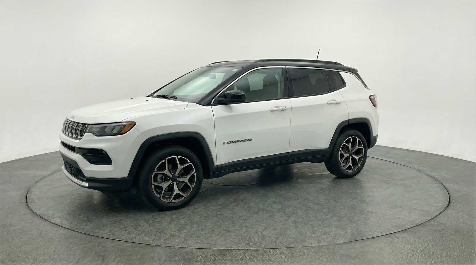 Used 2025 Jeep Compass Limited AWD/4WD image 3