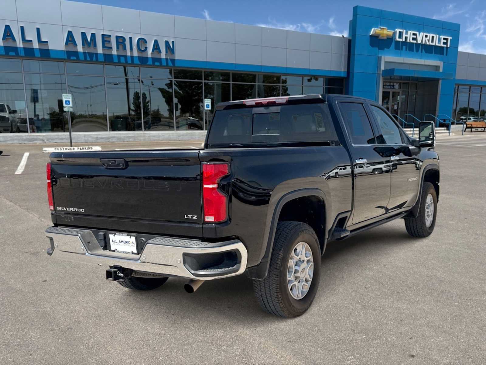 Used 2024 Chevrolet Silverado 3500 LTZ w/ LTZ Convenience Package AWD/4WD image 8