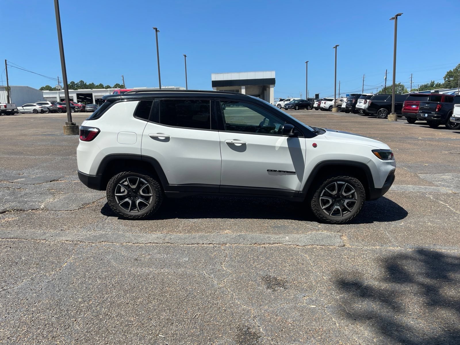 Used 2024 Jeep Compass Trailhawk AWD/4WD image 7