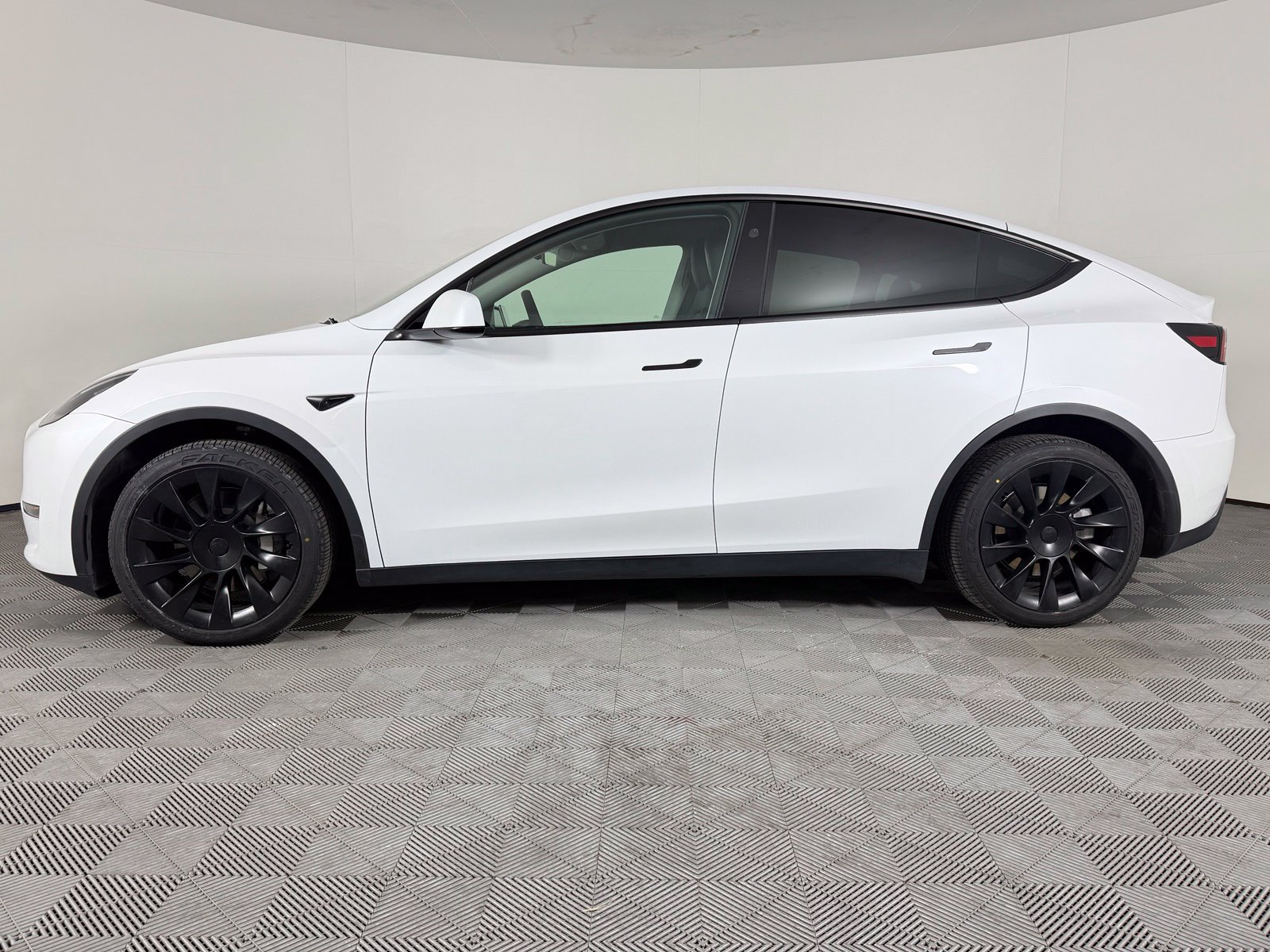 Used 2024 Tesla Model Y Long Range AWD/4WD image 6