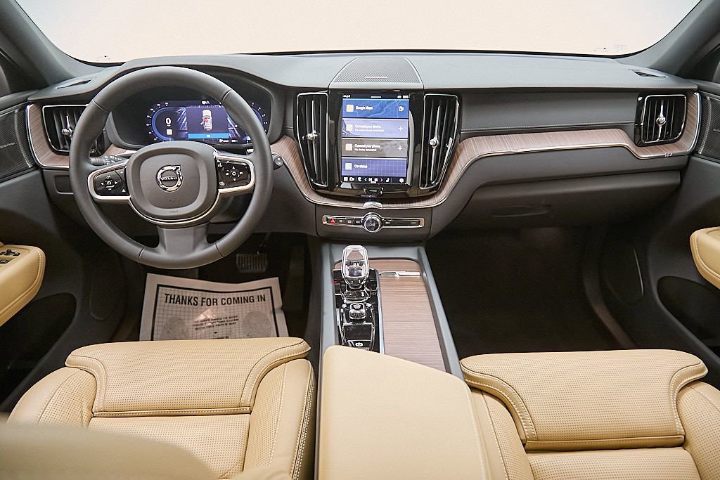 Certified 2025 Volvo XC60 B5 Ultra image 25