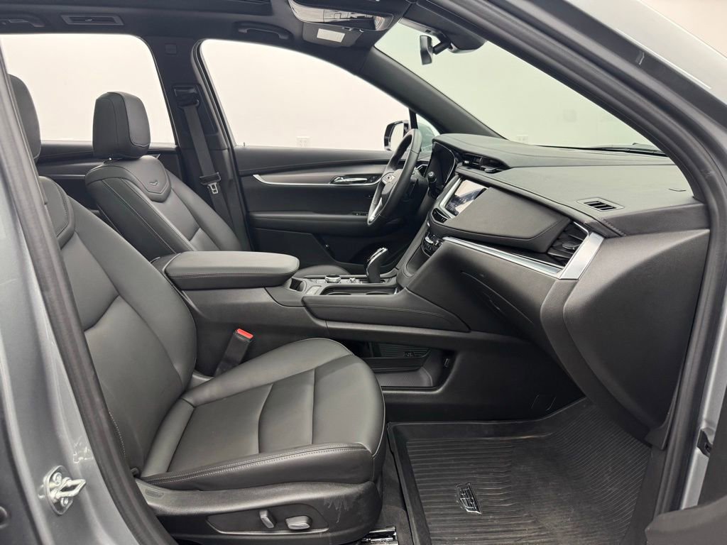 Used 2025 Cadillac XT6 Luxury w/ LPO, Floor Liner Package image 35