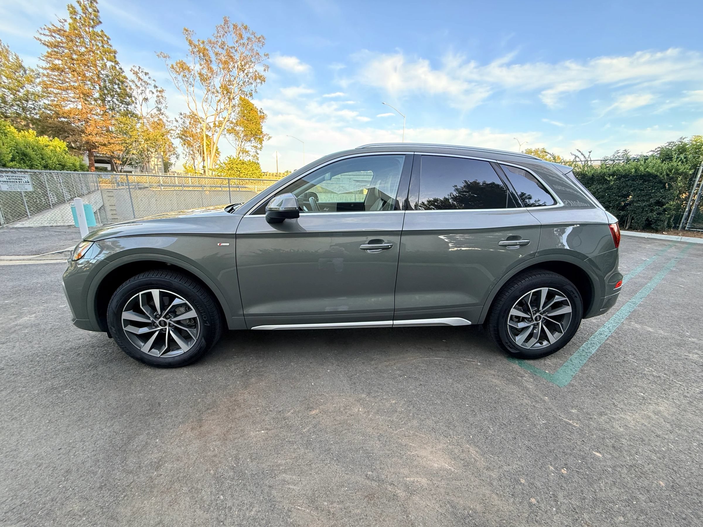 Used 2024 Audi Q5 2.0T Premium Plus w/ S Line AWD/4WD image 2