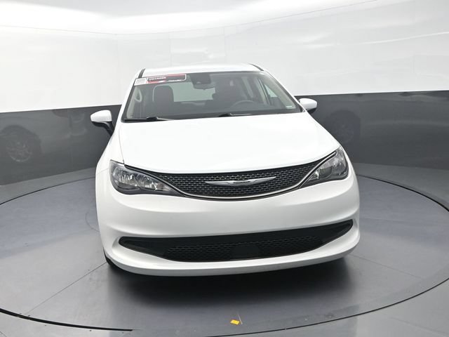 Used 2023 Chrysler Voyager LX FWD image 4