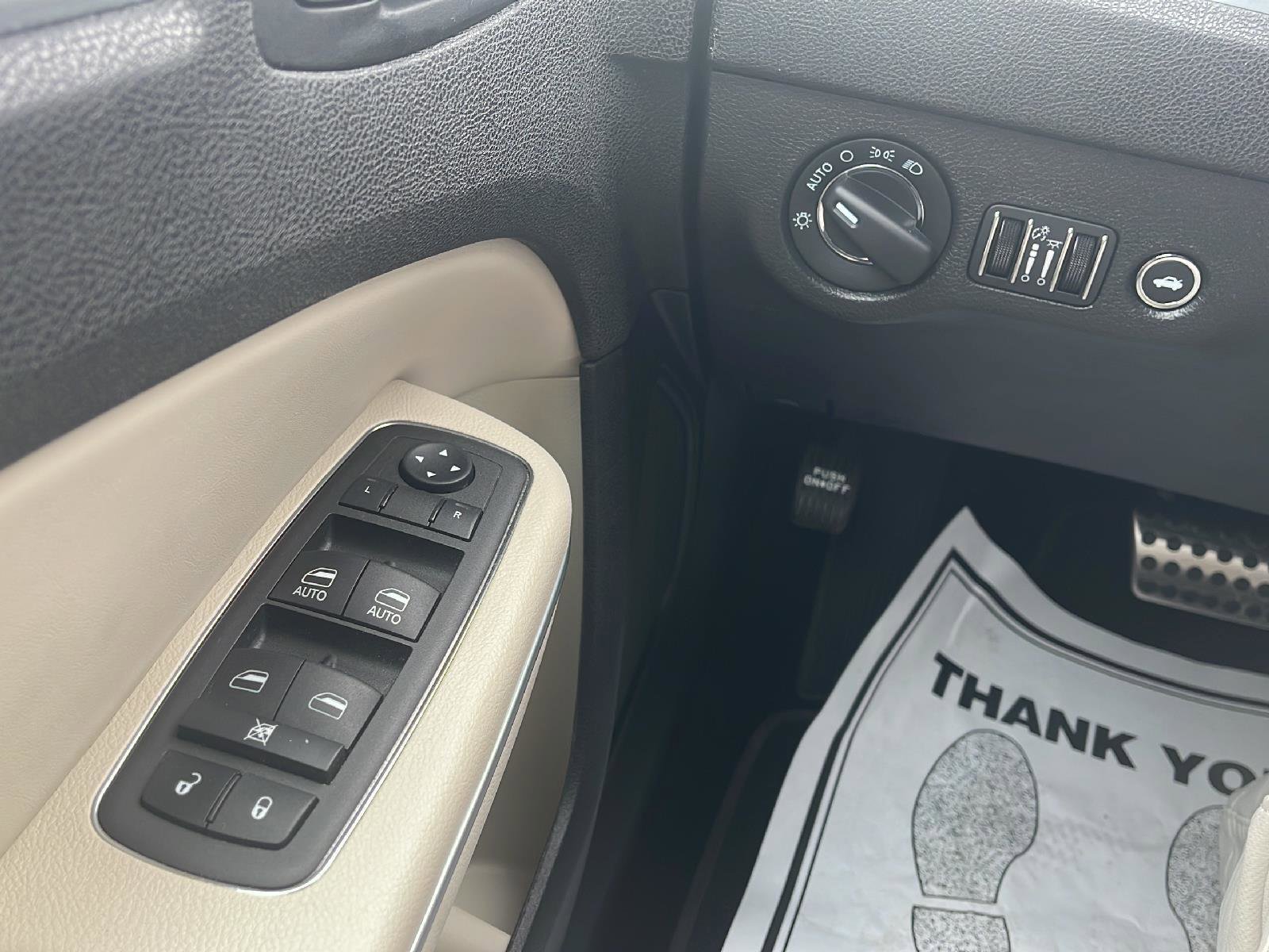 Used 2022 Chrysler 300 Touring w/ Sport Appearance Package image 11