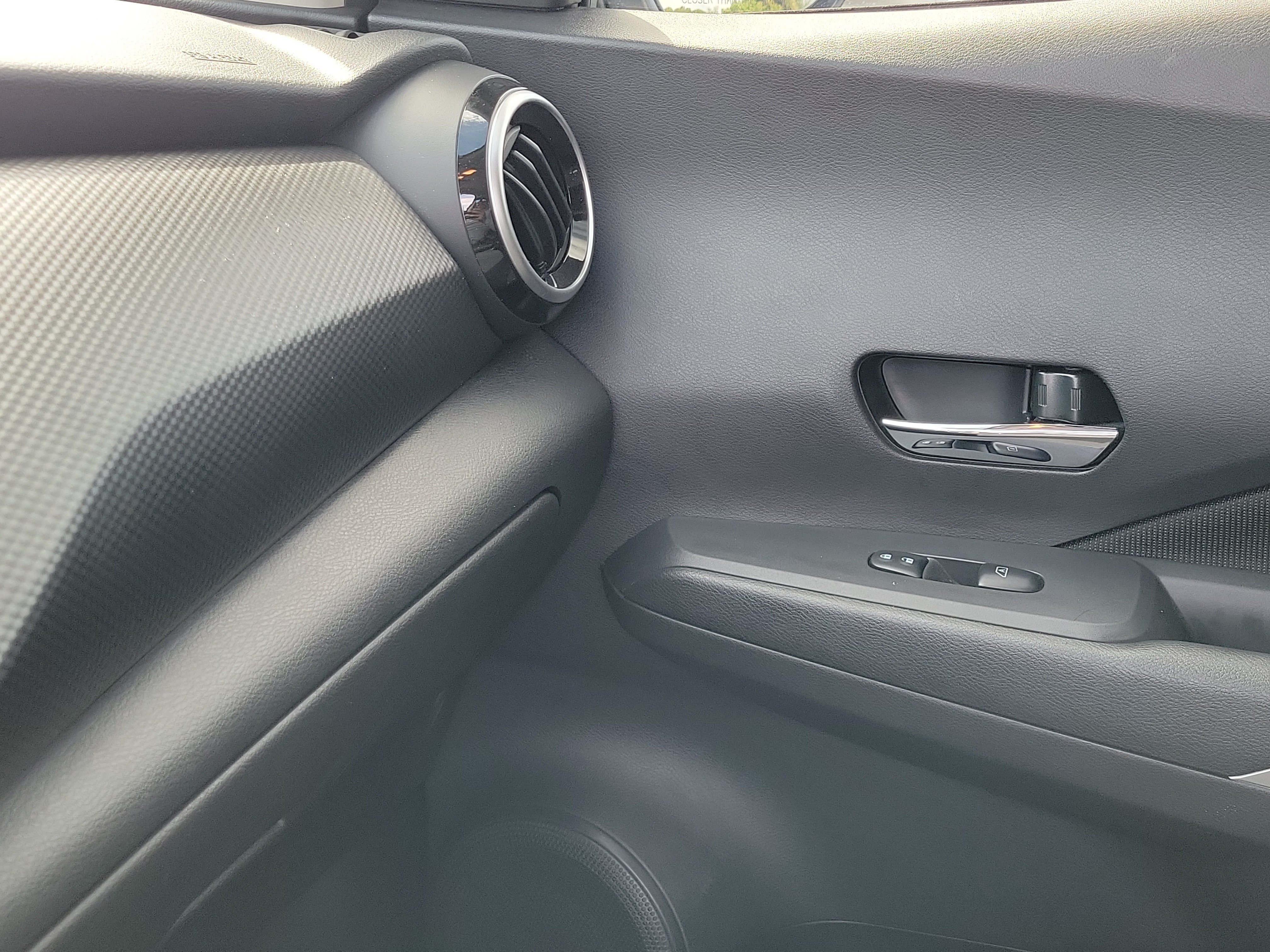 Used 2024 Nissan Kicks SV w/ Exterior Package FWD image 30