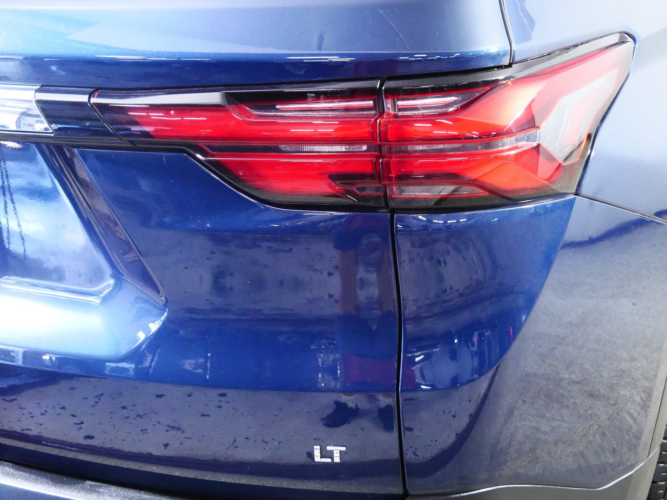Used 2023 Chevrolet Traverse LT w/ LPO, Floor Liner Package AWD/4WD image 17