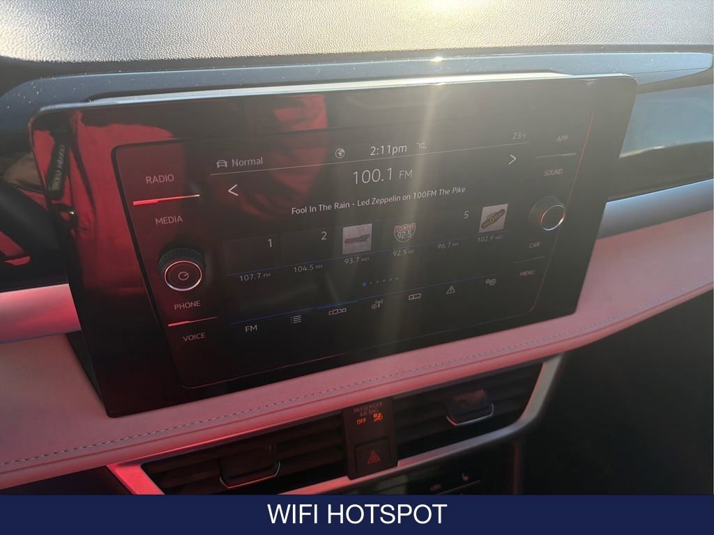 Used 2025 Volkswagen Taos SE image 18