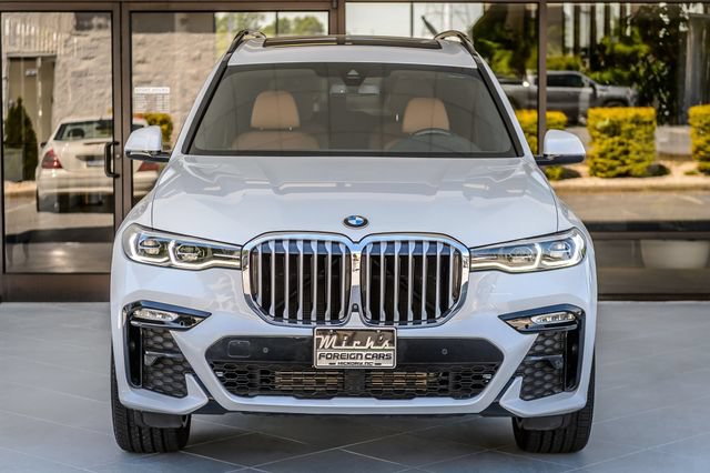 Used 2022 BMW X7 xDrive40i w/ M Sport Package AWD/4WD image 5