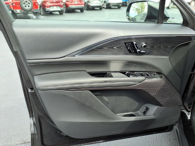 Used 2025 Cadillac Lyriq Luxury AWD/4WD image 25