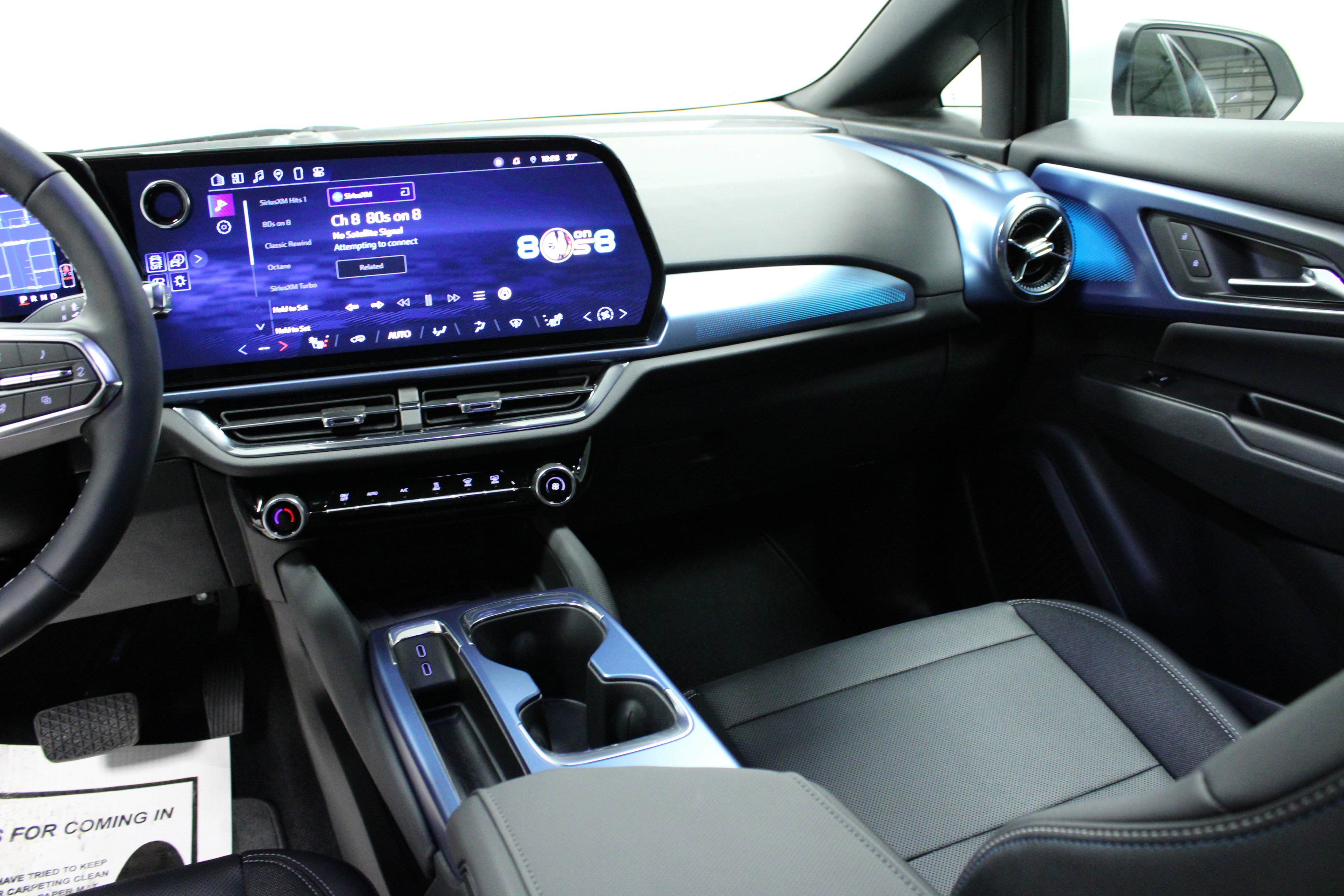 Used 2025 Chevrolet Equinox EV LT w/ Convenience Package image 19