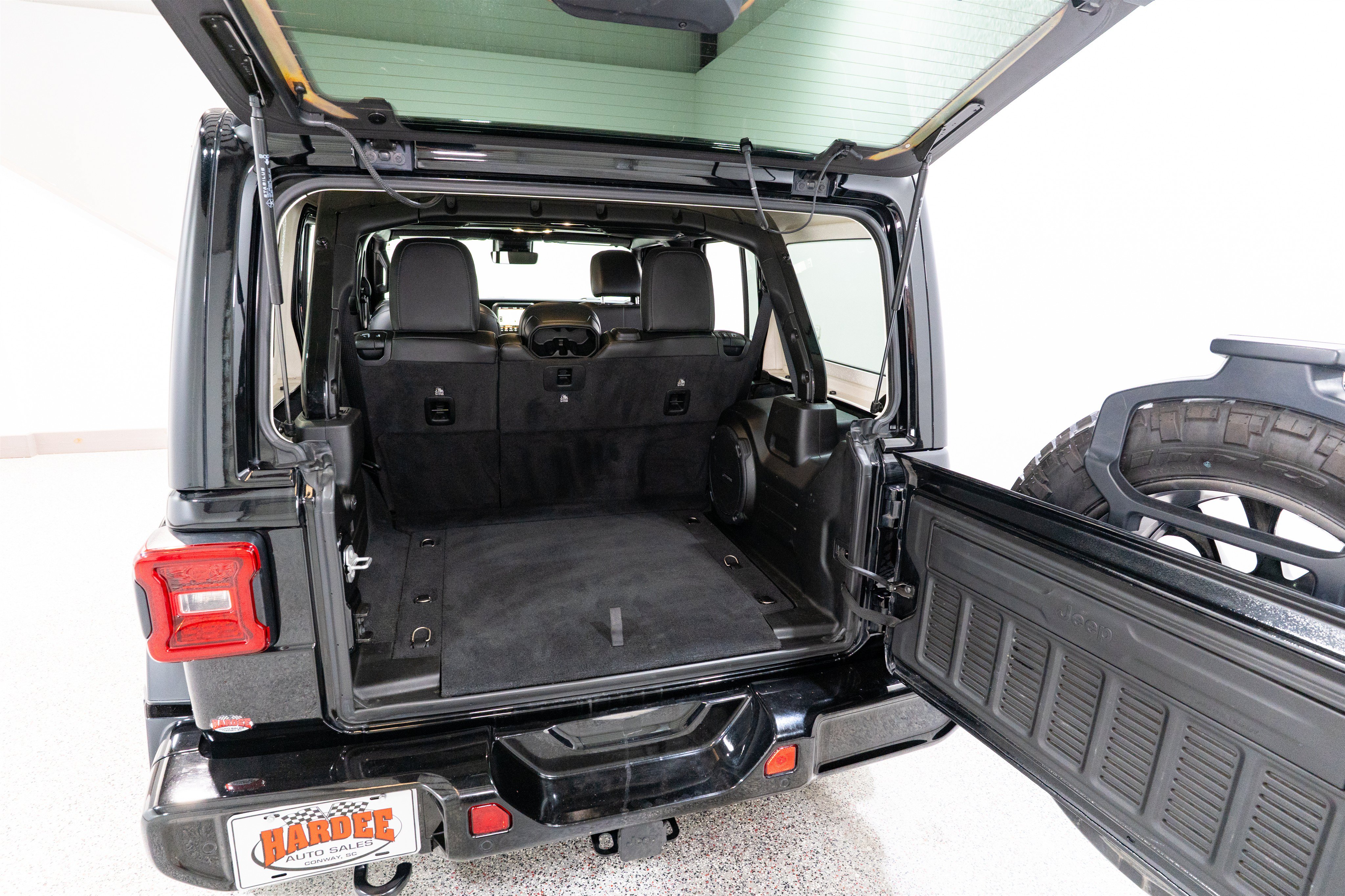 Used 2021 Jeep Wrangler Unlimited Sahara AWD/4WD image 31