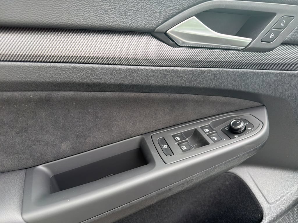 New 2026 Volkswagen GTI SE FWD image 9