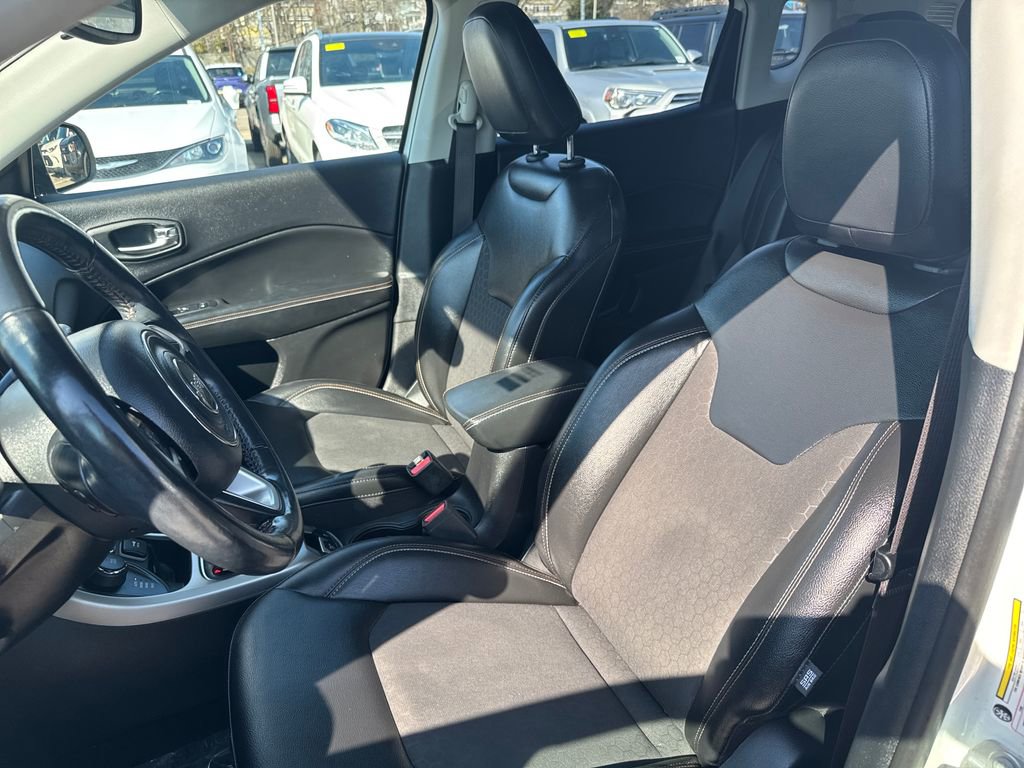 Used 2019 Jeep Compass Latitude w/ Cold Weather Group image 15