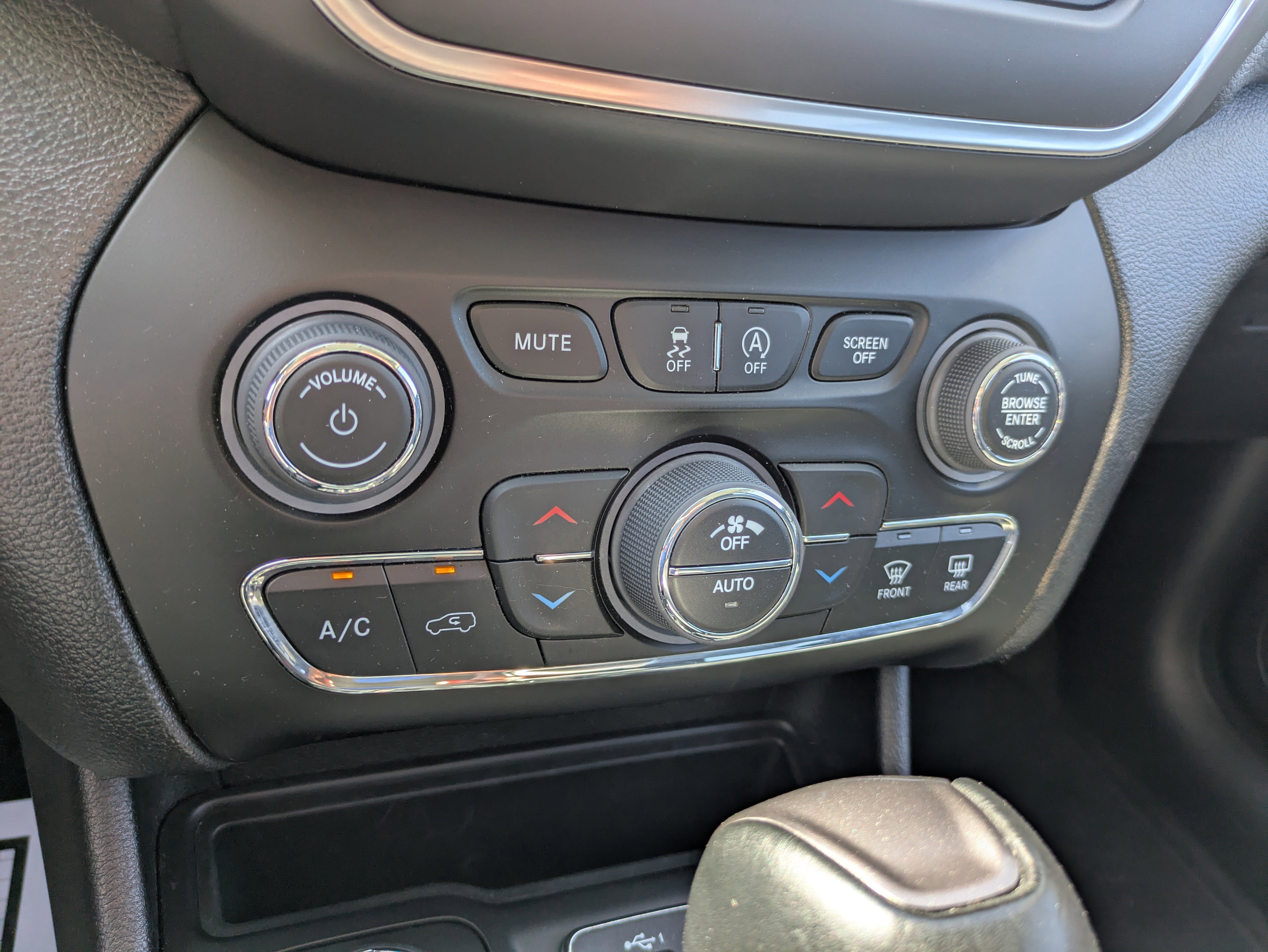 Used 2023 Jeep Cherokee Altitude Lux image 14